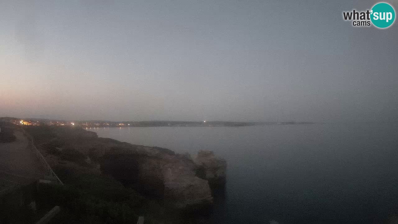 Spletna kamera v živo Plaža Putzu Idu – Arco di S’Architteddu – webcam Oristano Sardinija – Italija