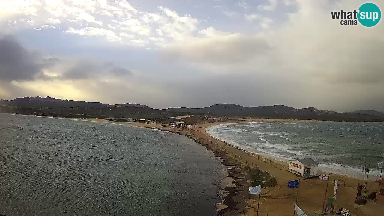 L’Isuledda spletna kamera Isola dei Gabbiani – Porto Pollo – Palau – Sardinija – Italija