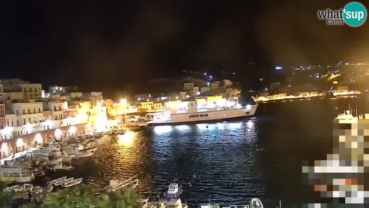 Otok Ponza spletna kamera Pogled na pristanišče