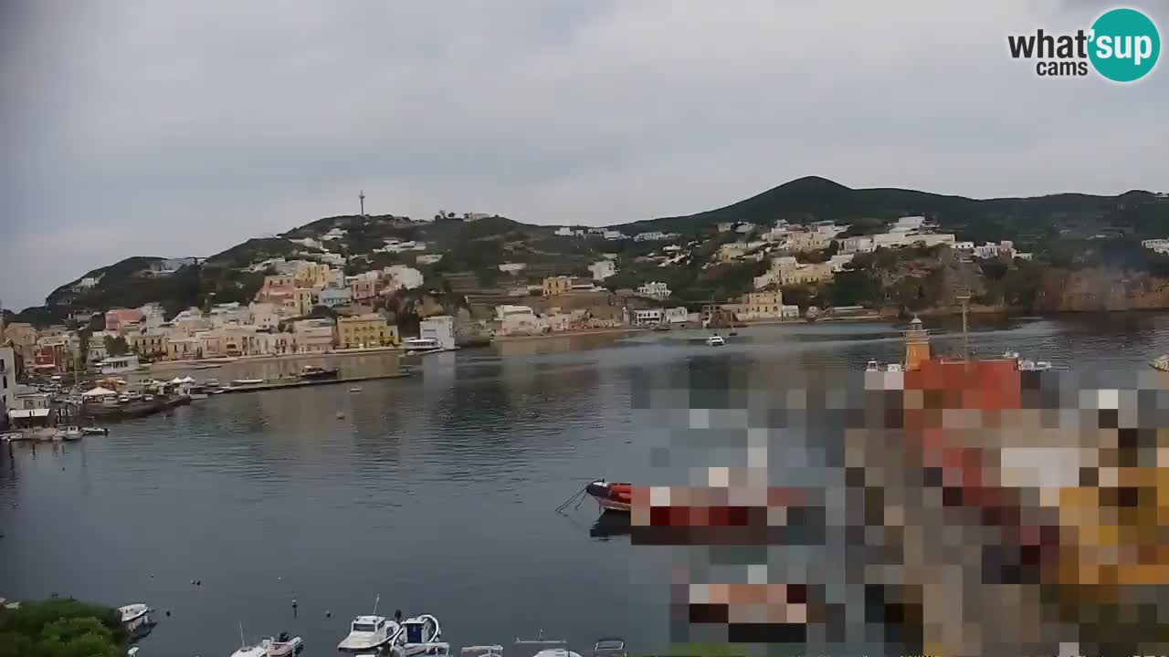 Otok Ponza spletna kamera Pogled na pristanišče