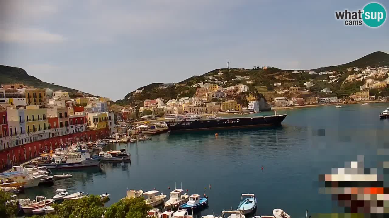 Otok Ponza spletna kamera Pogled na pristanišče
