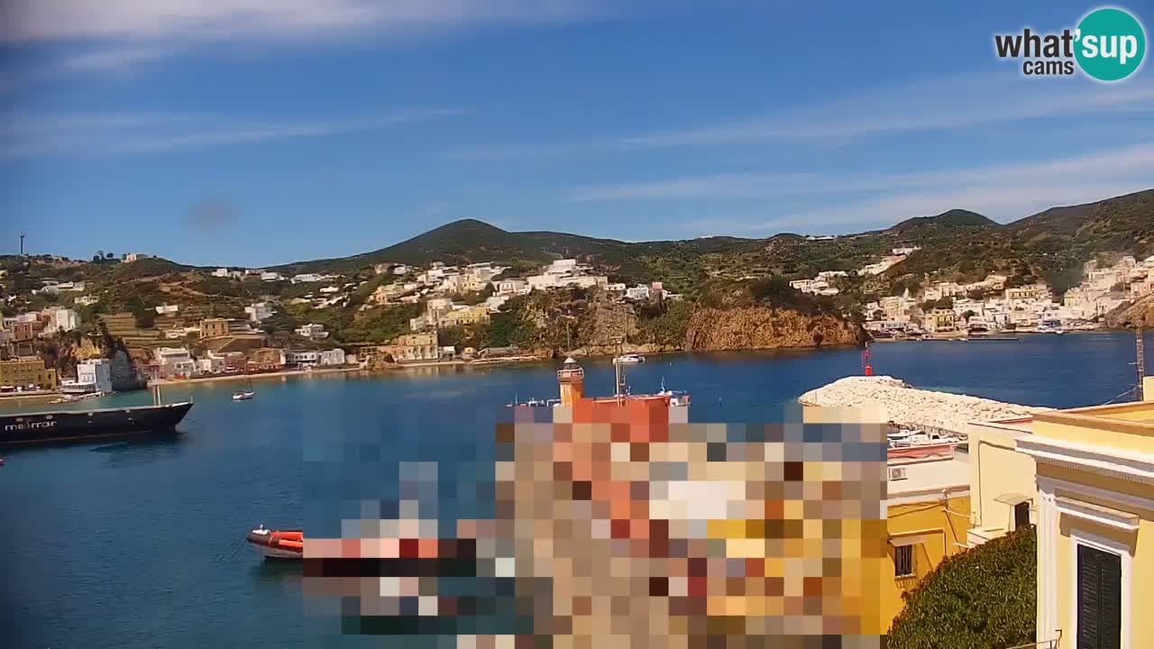 Otok Ponza spletna kamera Pogled na pristanišče
