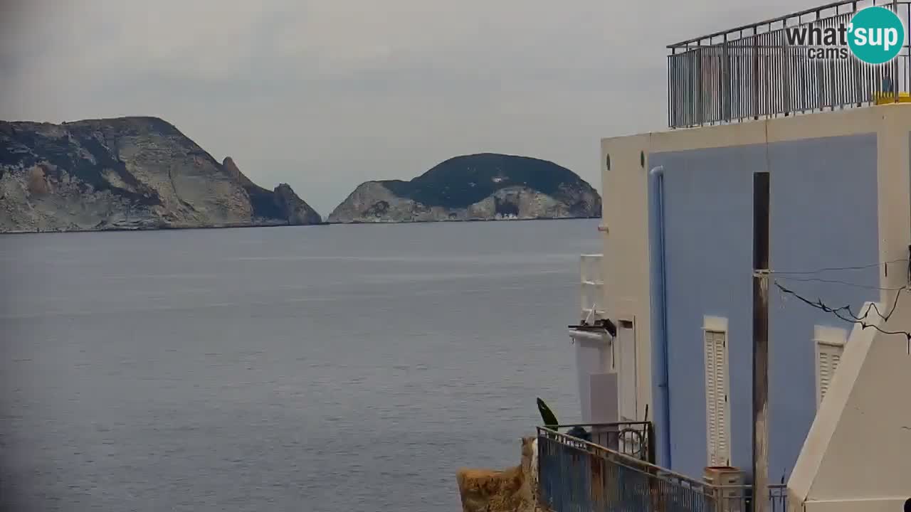 Otok Ponza spletna kamera Pogled na pristanišče