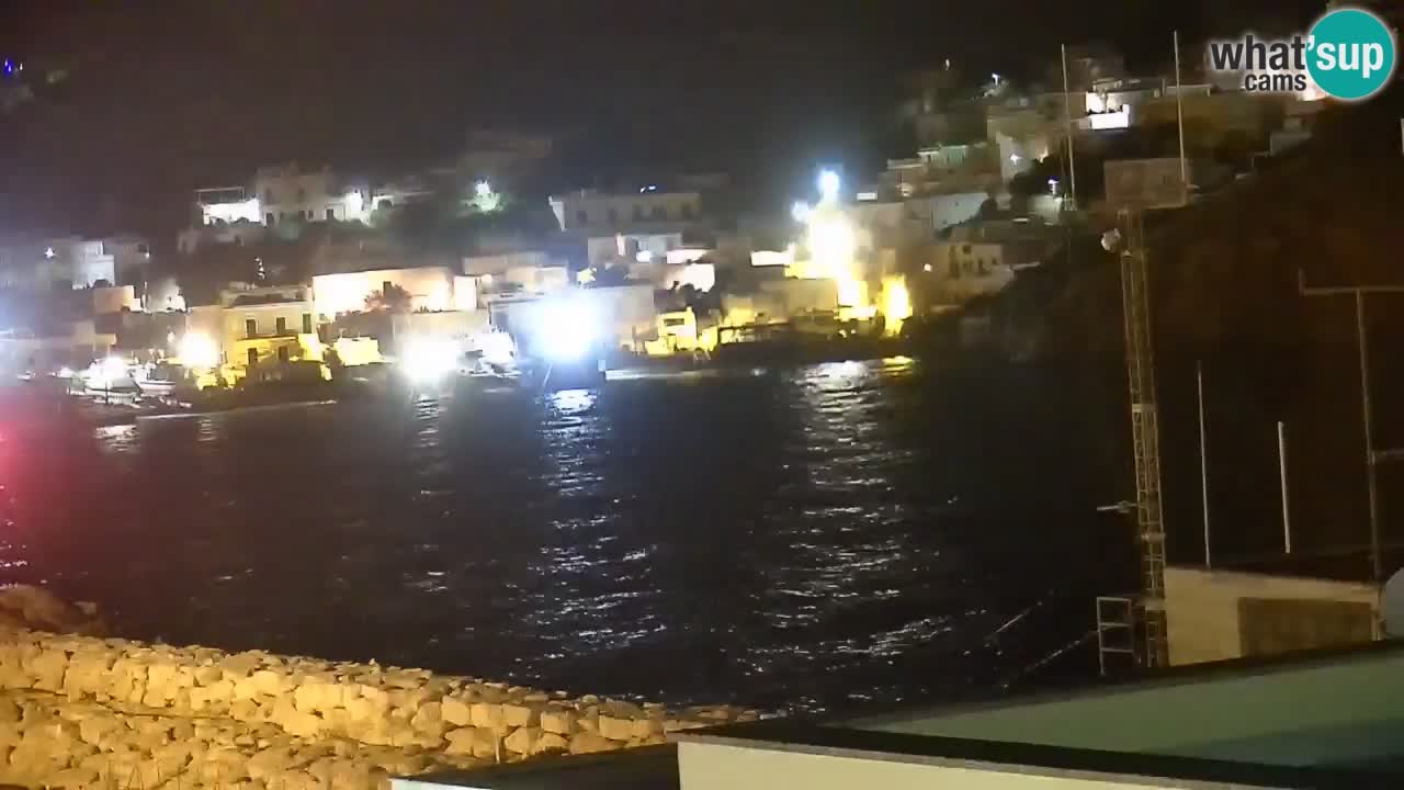 Otok Ponza spletna kamera Pogled na pristanišče