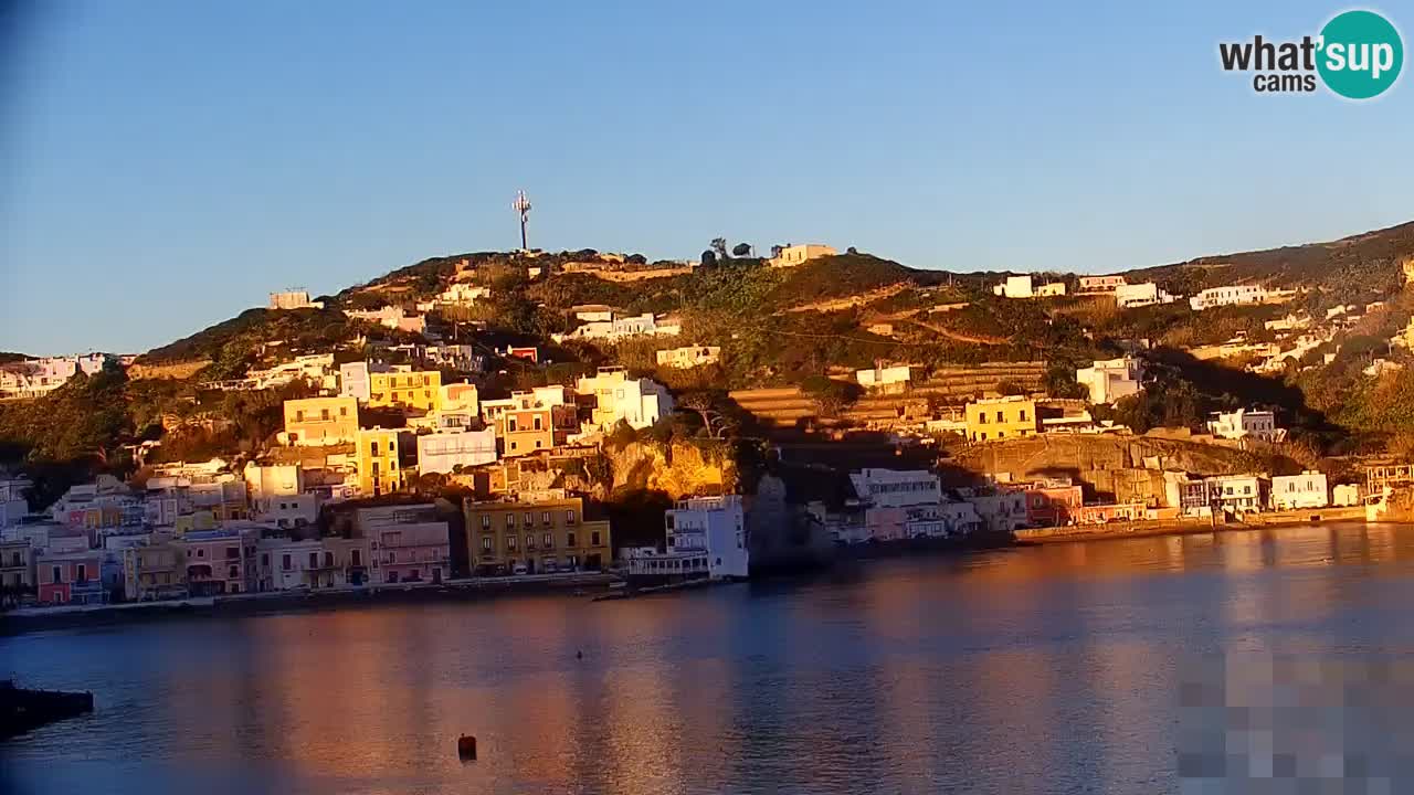 Isola di Ponza – Il Porto – vista dal Palazzo Comunale