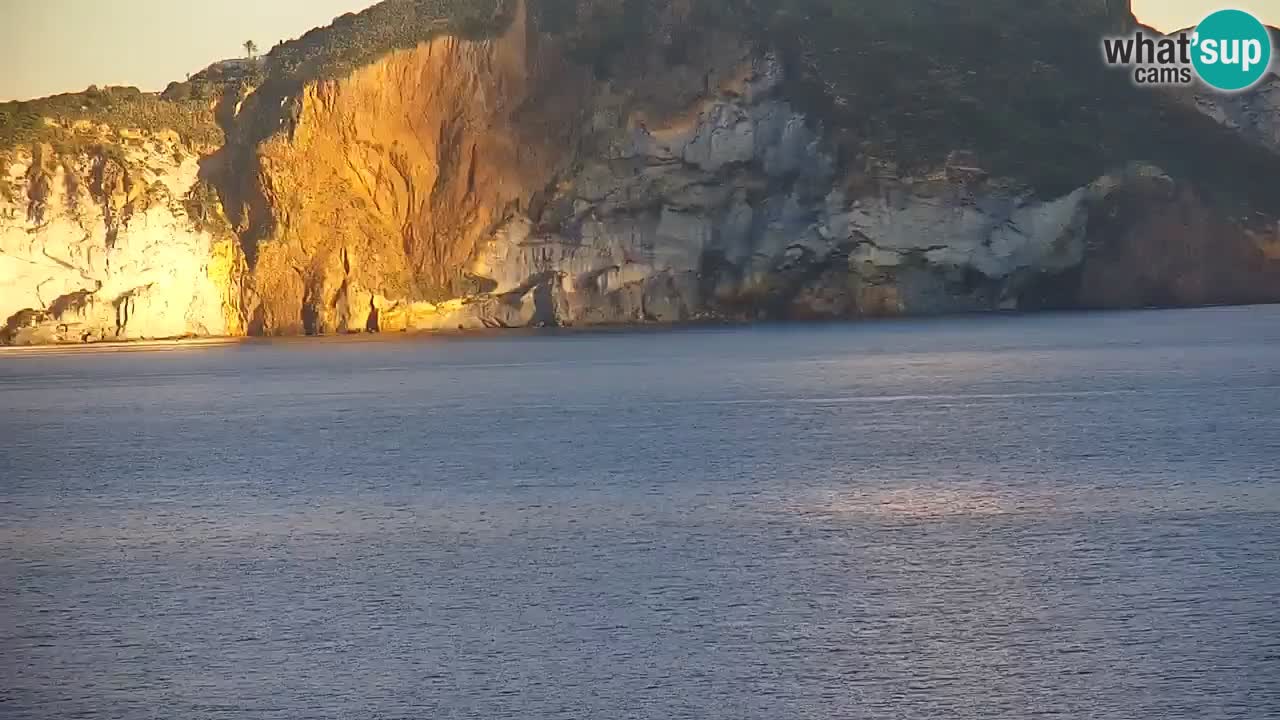 Otok Ponza spletna kamera Pogled na pristanišče