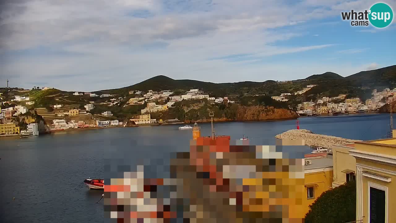 Otok Ponza spletna kamera Pogled na pristanišče