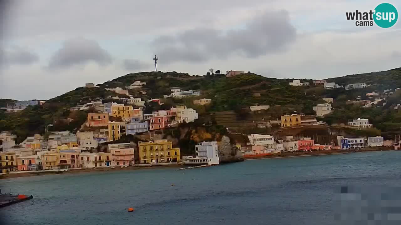 Otok Ponza spletna kamera Pogled na pristanišče