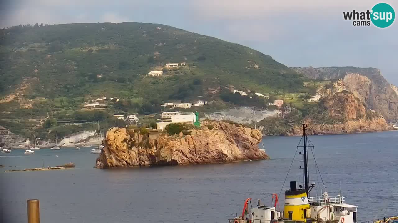 Otok Ponza spletna kamera Pogled na pristanišče