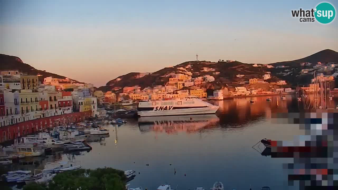 Isola di Ponza – Il Porto – vista dal Palazzo Comunale