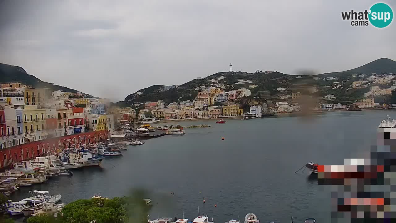 Otok Ponza spletna kamera Pogled na pristanišče