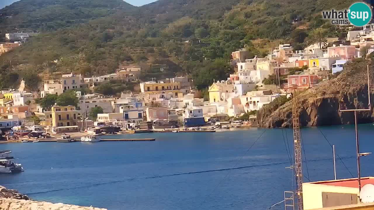 Otok Ponza spletna kamera Pogled na pristanišče