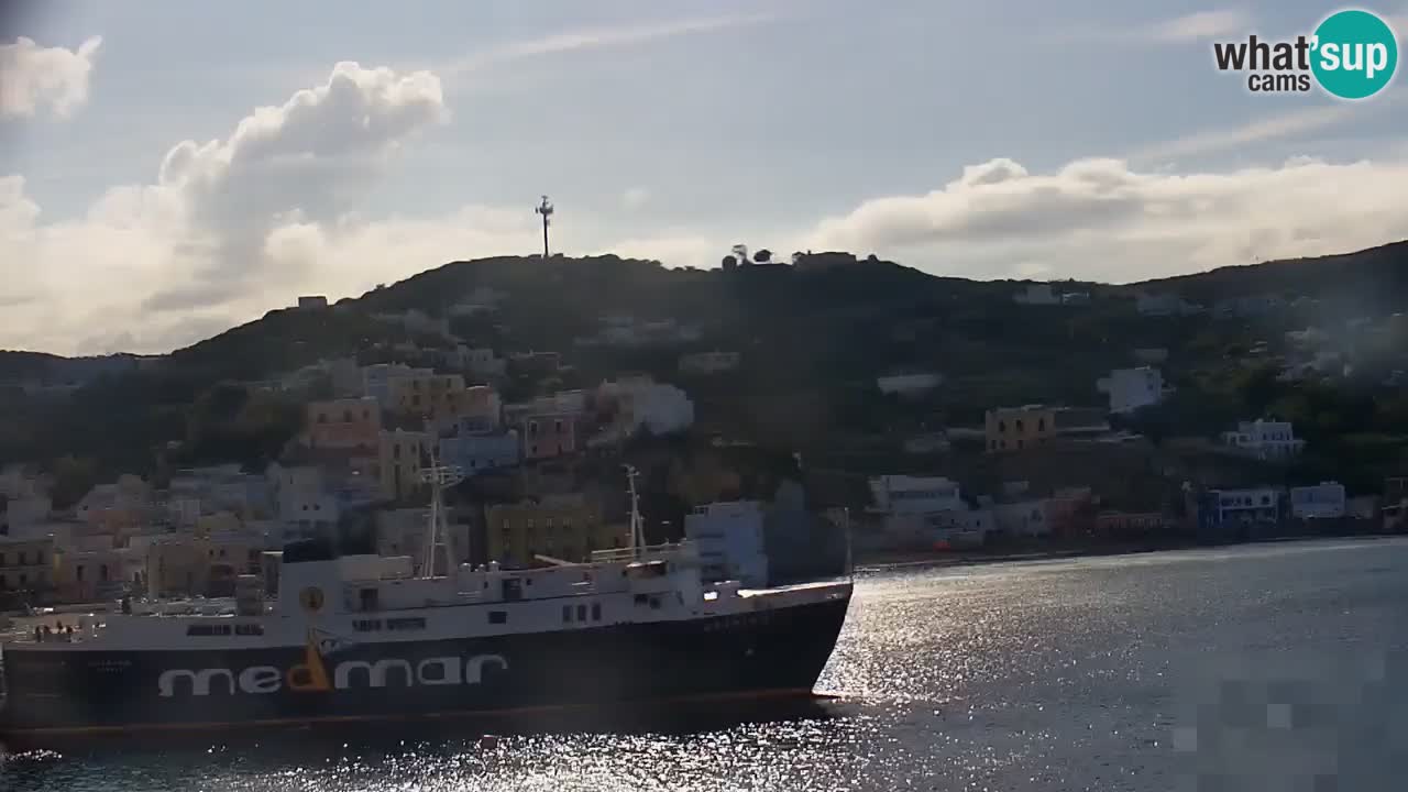 Otok Ponza spletna kamera Pogled na pristanišče