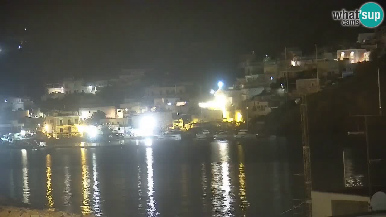 Otok Ponza spletna kamera Pogled na pristanišče