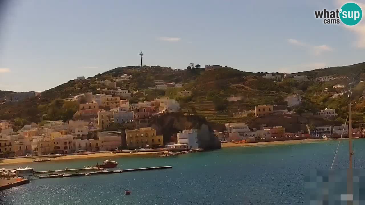 Otok Ponza spletna kamera Pogled na pristanišče