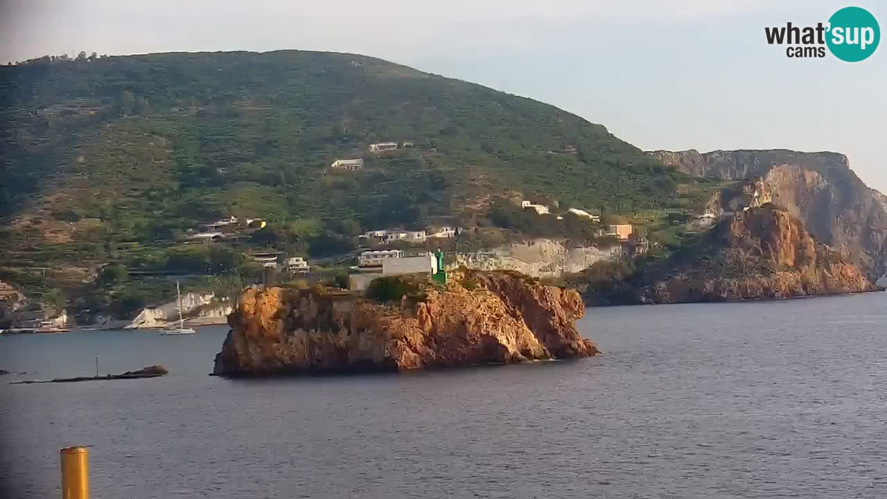 Otok Ponza spletna kamera Pogled na pristanišče
