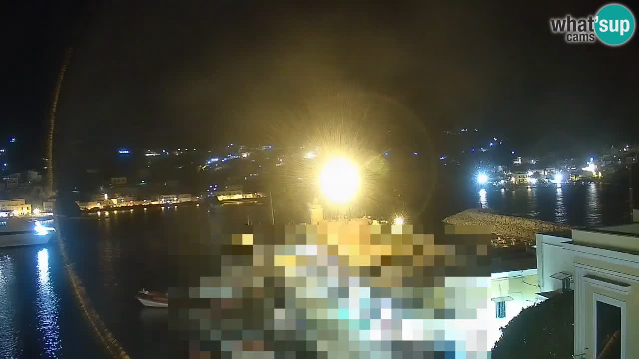 Otok Ponza spletna kamera Pogled na pristanišče