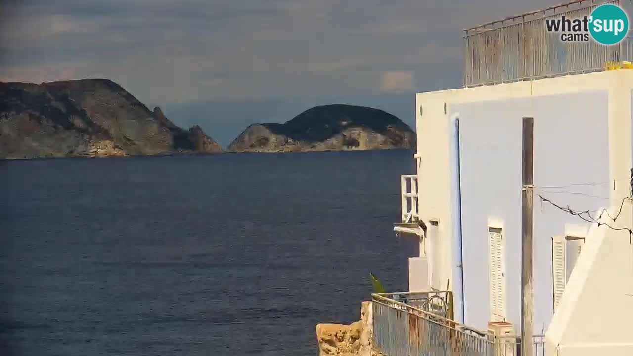 Otok Ponza spletna kamera Pogled na pristanišče