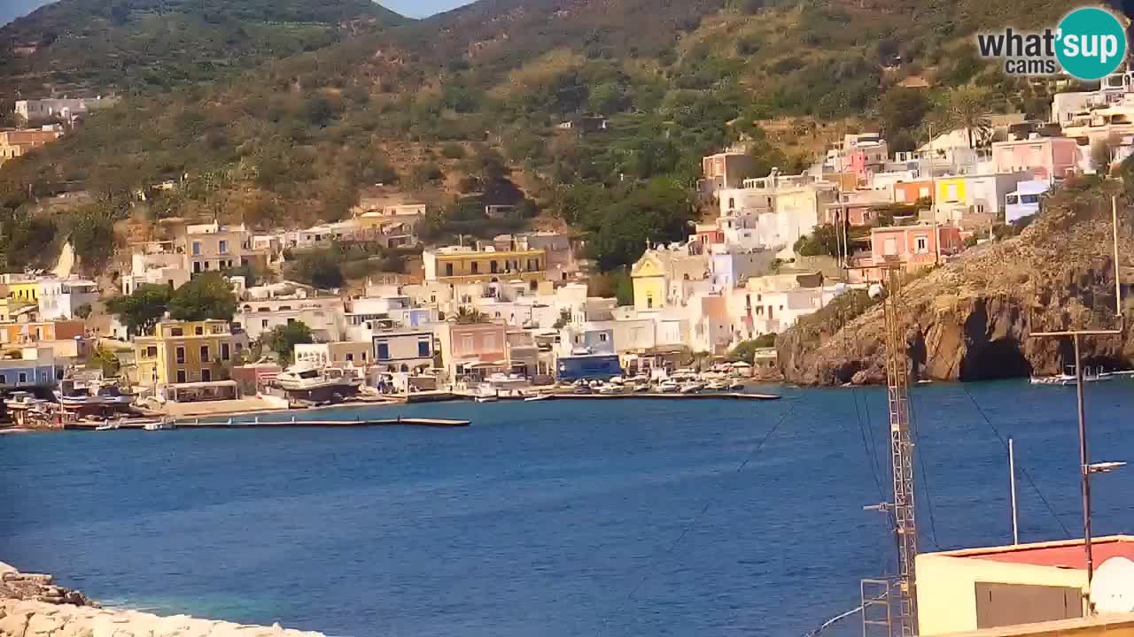 Otok Ponza spletna kamera Pogled na pristanišče