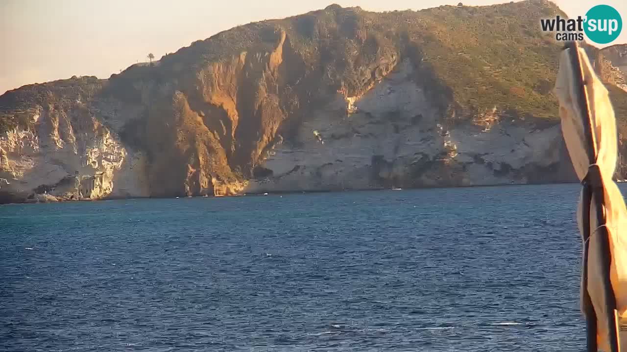 Otok Ponza spletna kamera Pogled na pristanišče