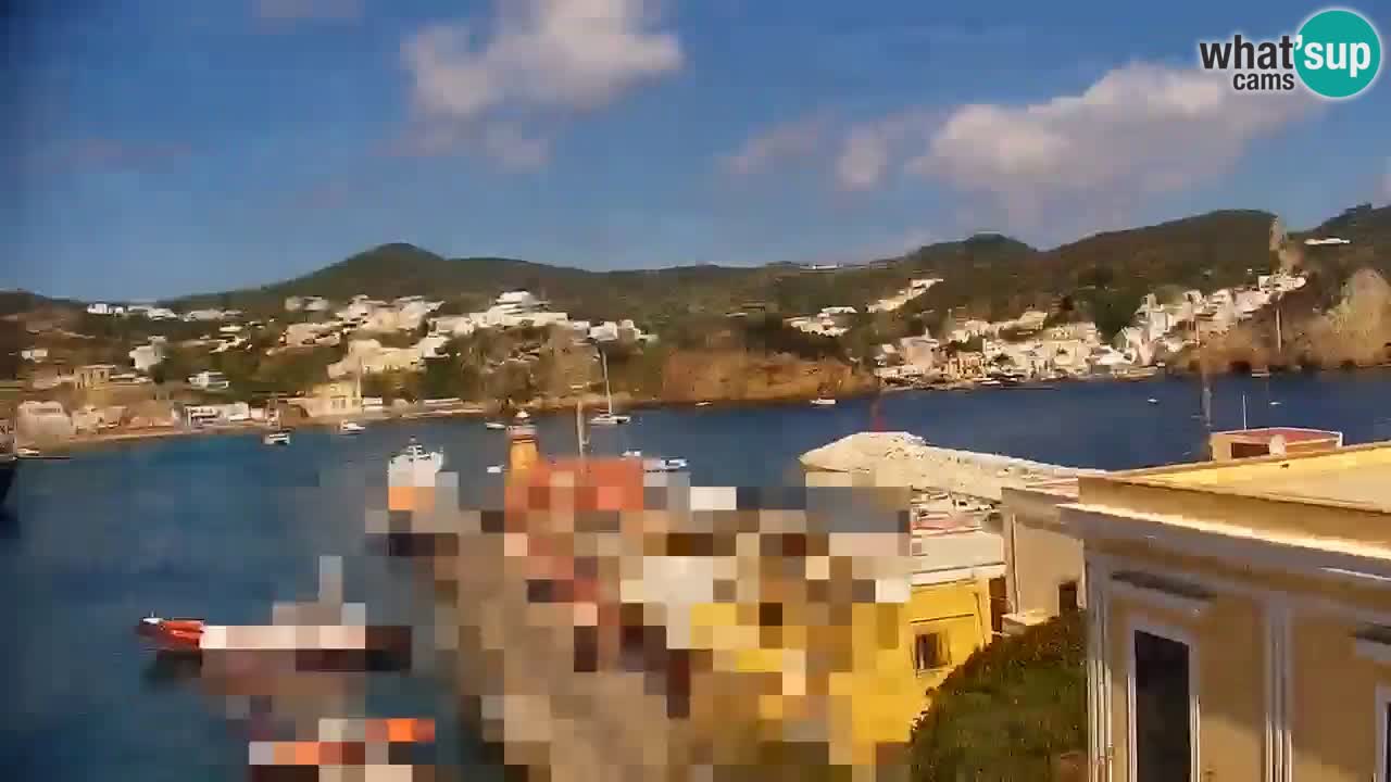 Otok Ponza spletna kamera Pogled na pristanišče