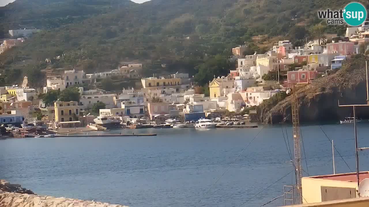 Otok Ponza spletna kamera Pogled na pristanišče
