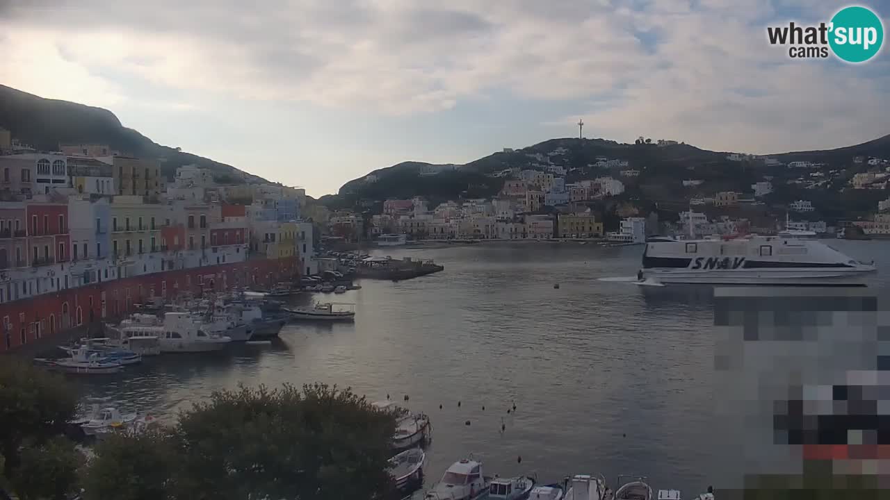 Island of Ponza livecam – the port webcam live