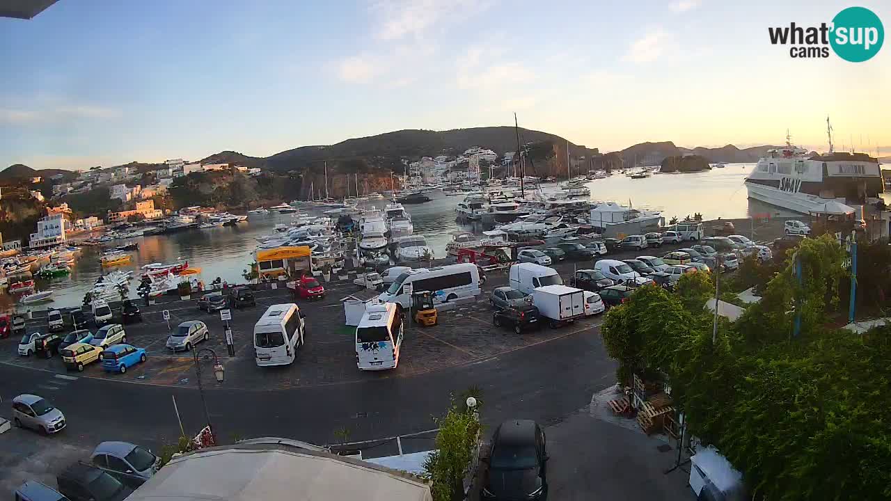 Pristanišče Ponza spletna kamera – Otok Ponza