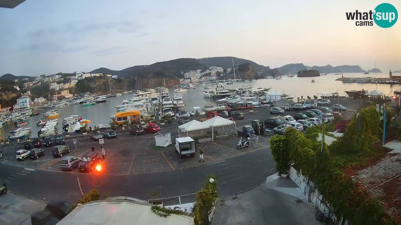 Pristanišče Ponza spletna kamera – Otok Ponza