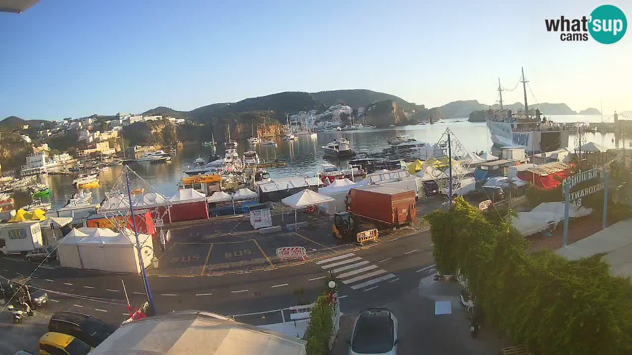 Pristanišče Ponza spletna kamera – Otok Ponza