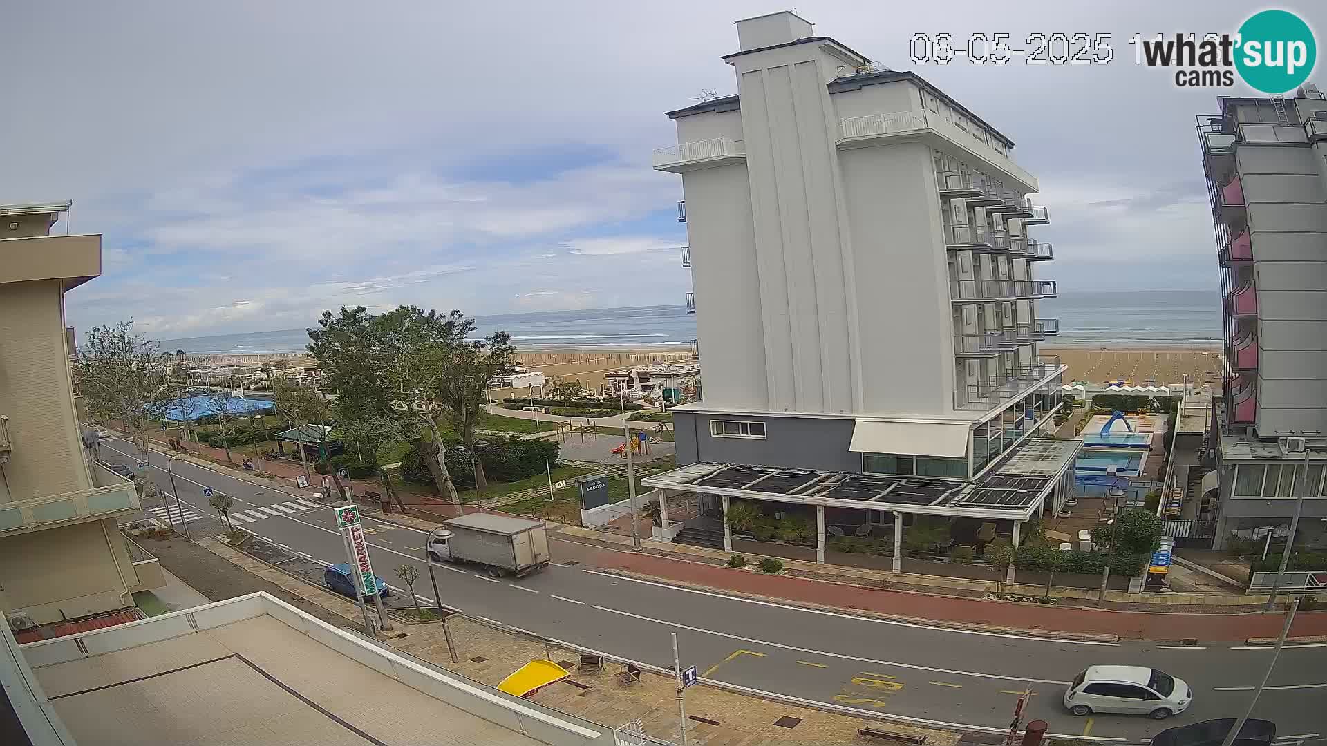 Plaža s spletno kamero Riccione in vrtovi La Malfa – plaža Bagni Oreste 115
