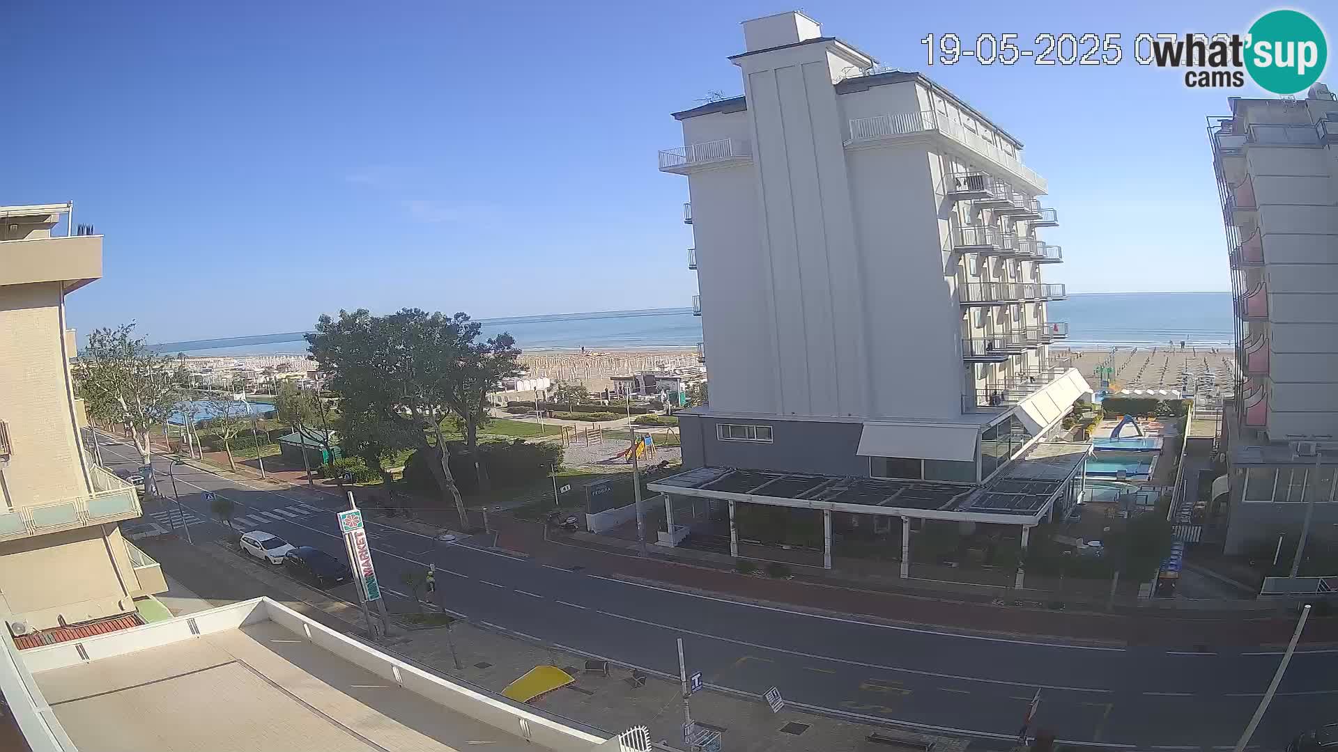 Plaža s spletno kamero Riccione in vrtovi La Malfa – plaža Bagni Oreste 115