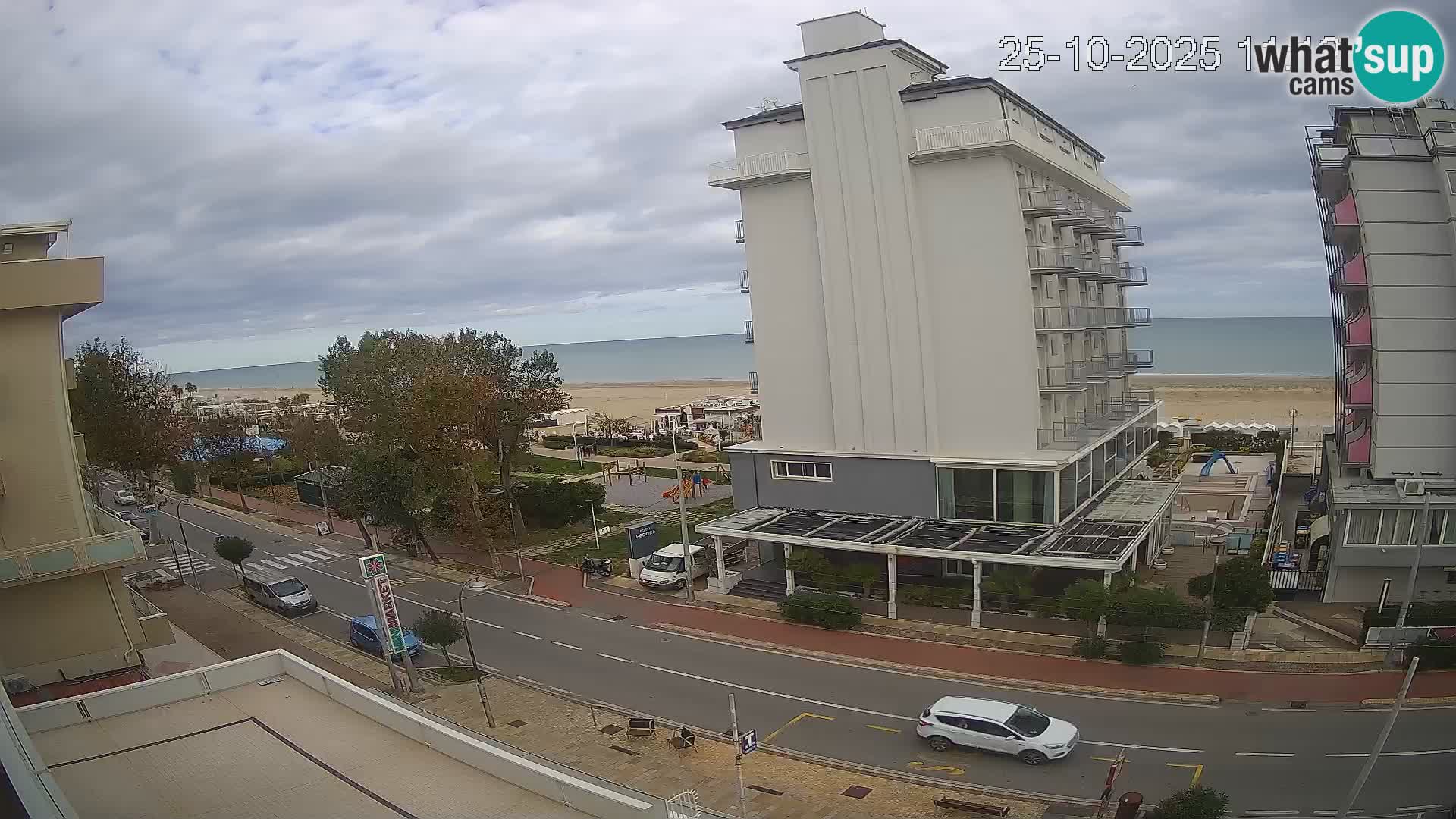 Plaža s spletno kamero Riccione in vrtovi La Malfa – plaža Bagni Oreste 115