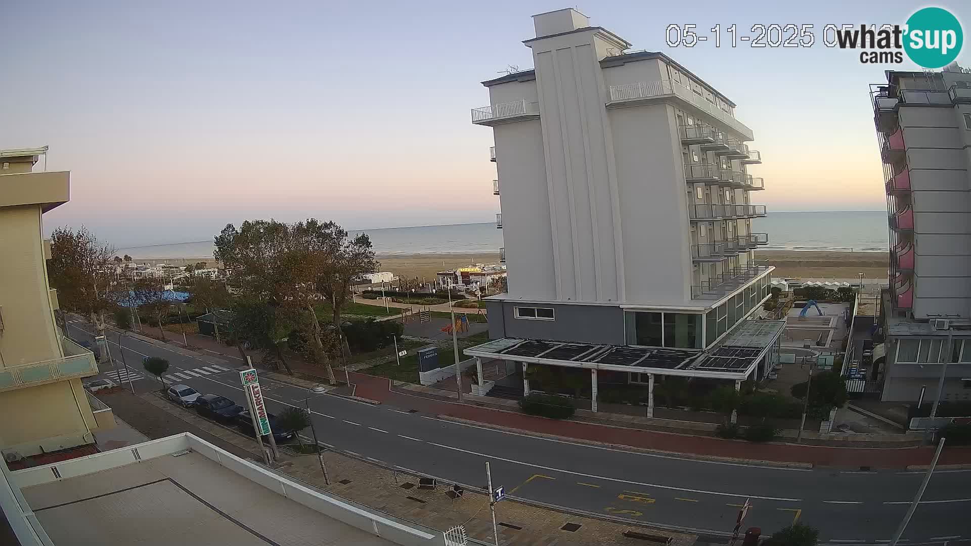 Plaža s spletno kamero Riccione in vrtovi La Malfa – plaža Bagni Oreste 115
