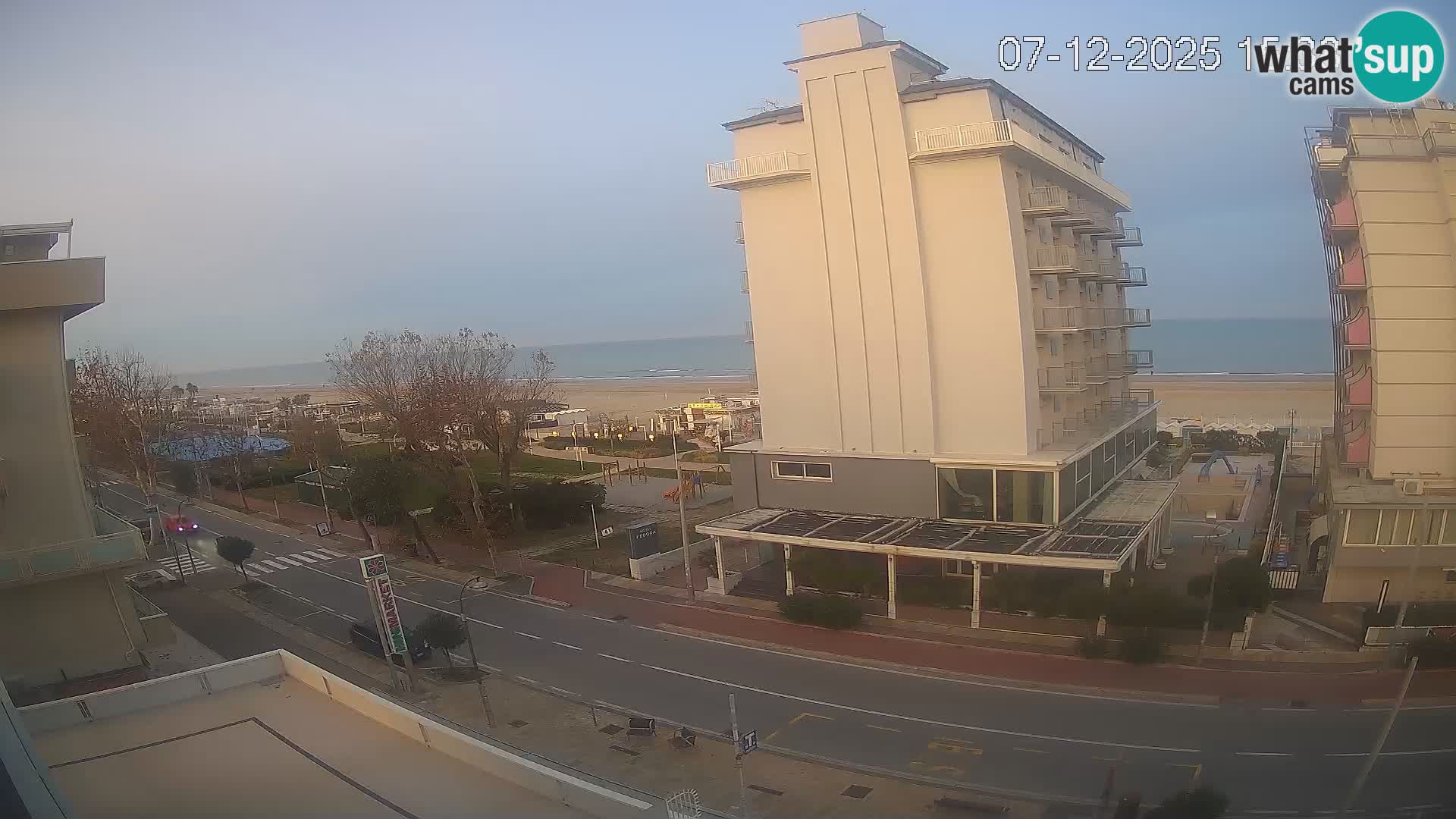 Plaža s spletno kamero Riccione in vrtovi La Malfa – plaža Bagni Oreste 115