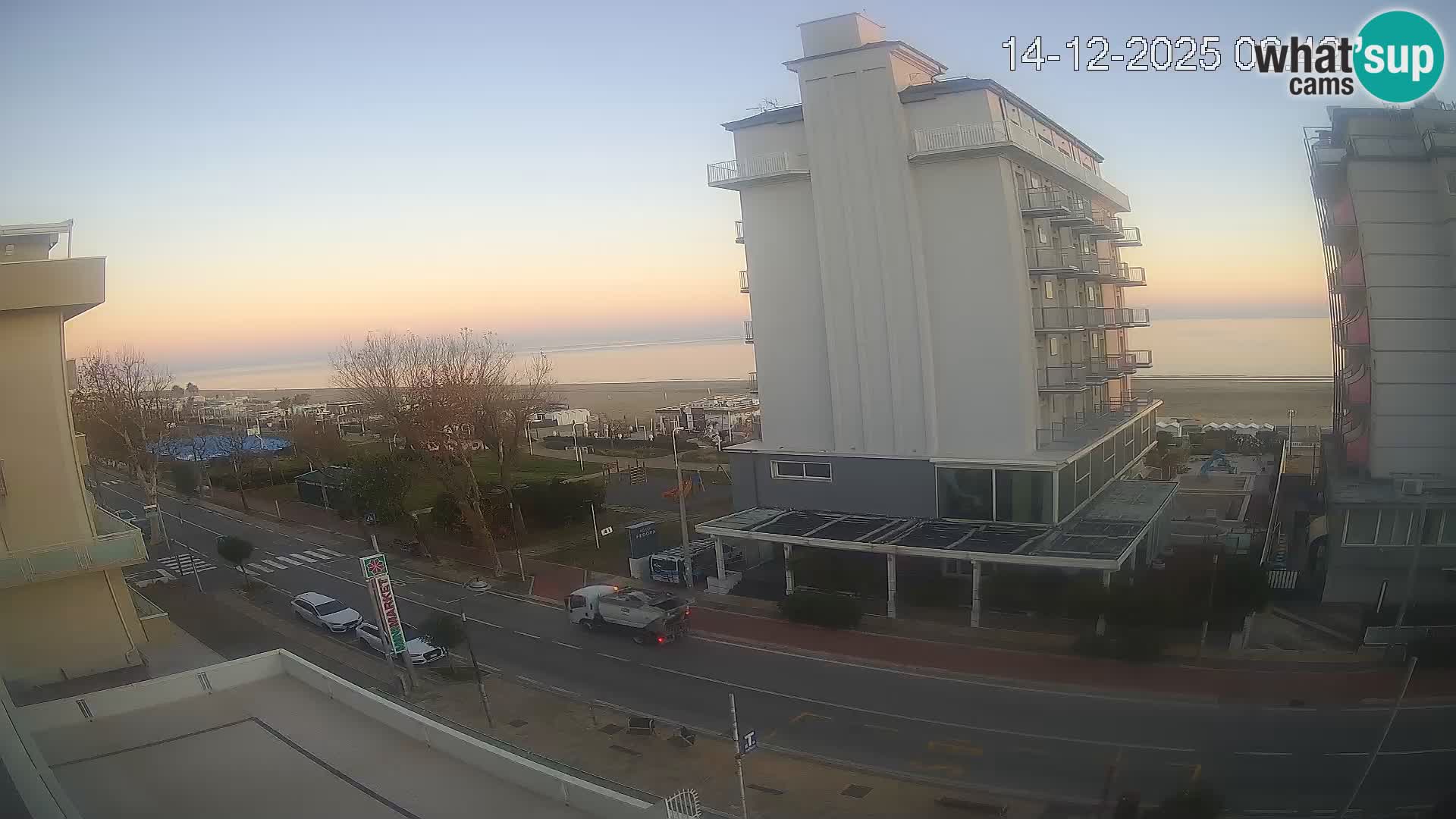 Plaža s spletno kamero Riccione in vrtovi La Malfa – plaža Bagni Oreste 115