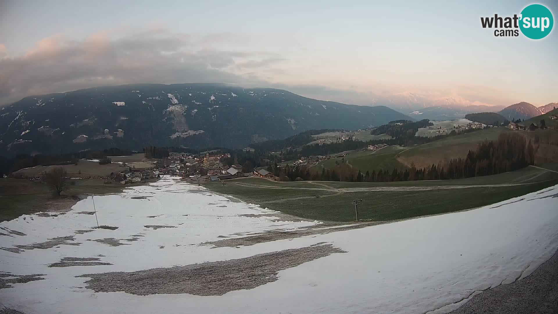 Spletna kamera Terenten (1210m) – Pogled v živo na dolino Pusteria