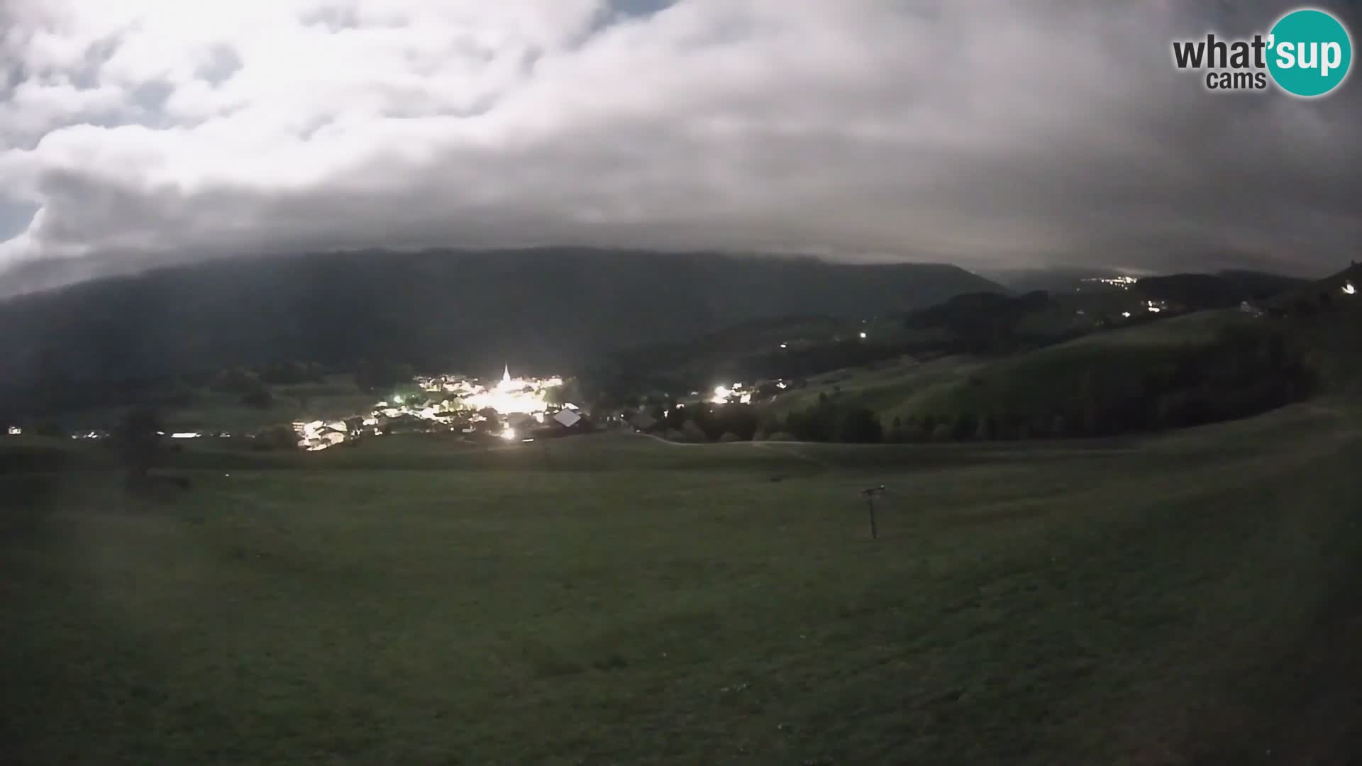 Spletna kamera Terenten (1210m) – Pogled v živo na dolino Pusteria