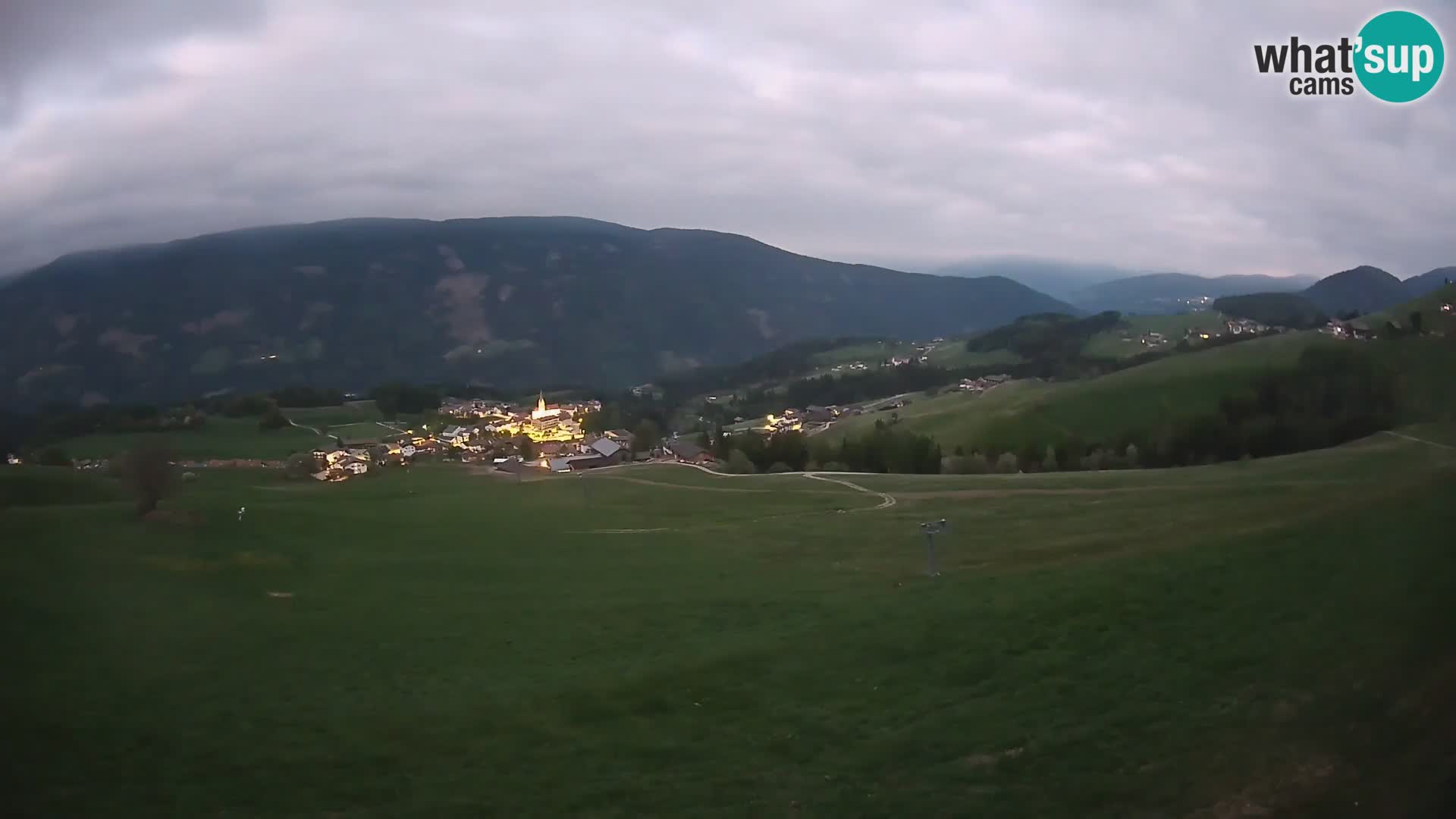 Spletna kamera Terenten (1210m) – Pogled v živo na dolino Pusteria