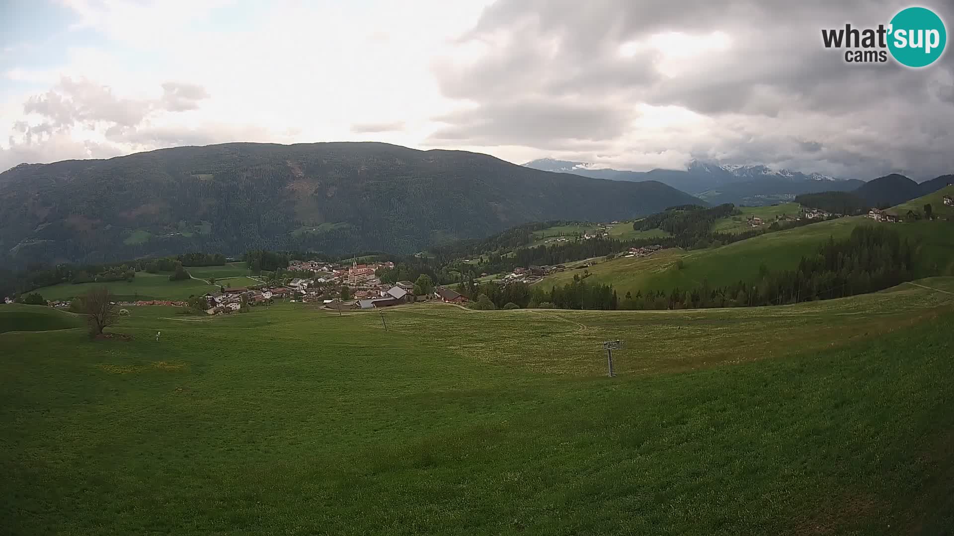 Spletna kamera Terenten (1210m) – Pogled v živo na dolino Pusteria