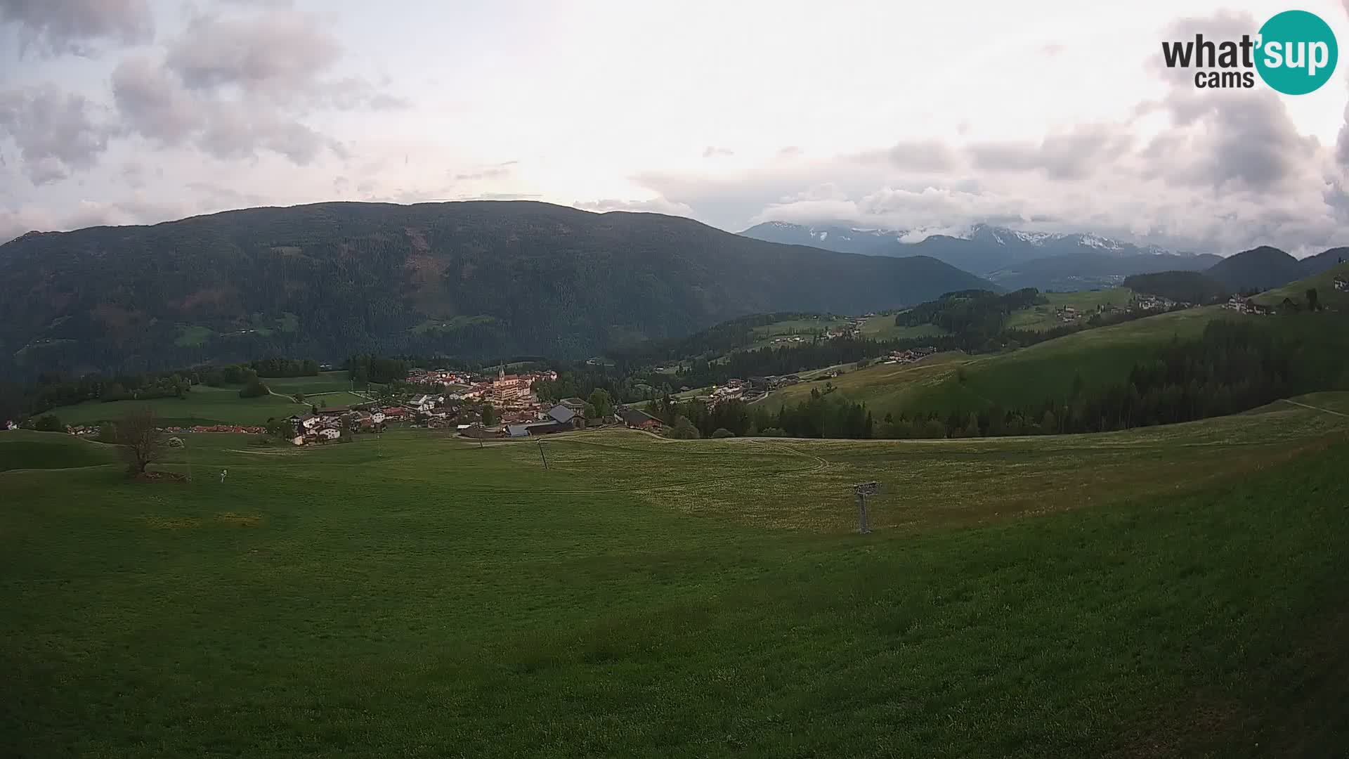 Spletna kamera Terenten (1210m) – Pogled v živo na dolino Pusteria