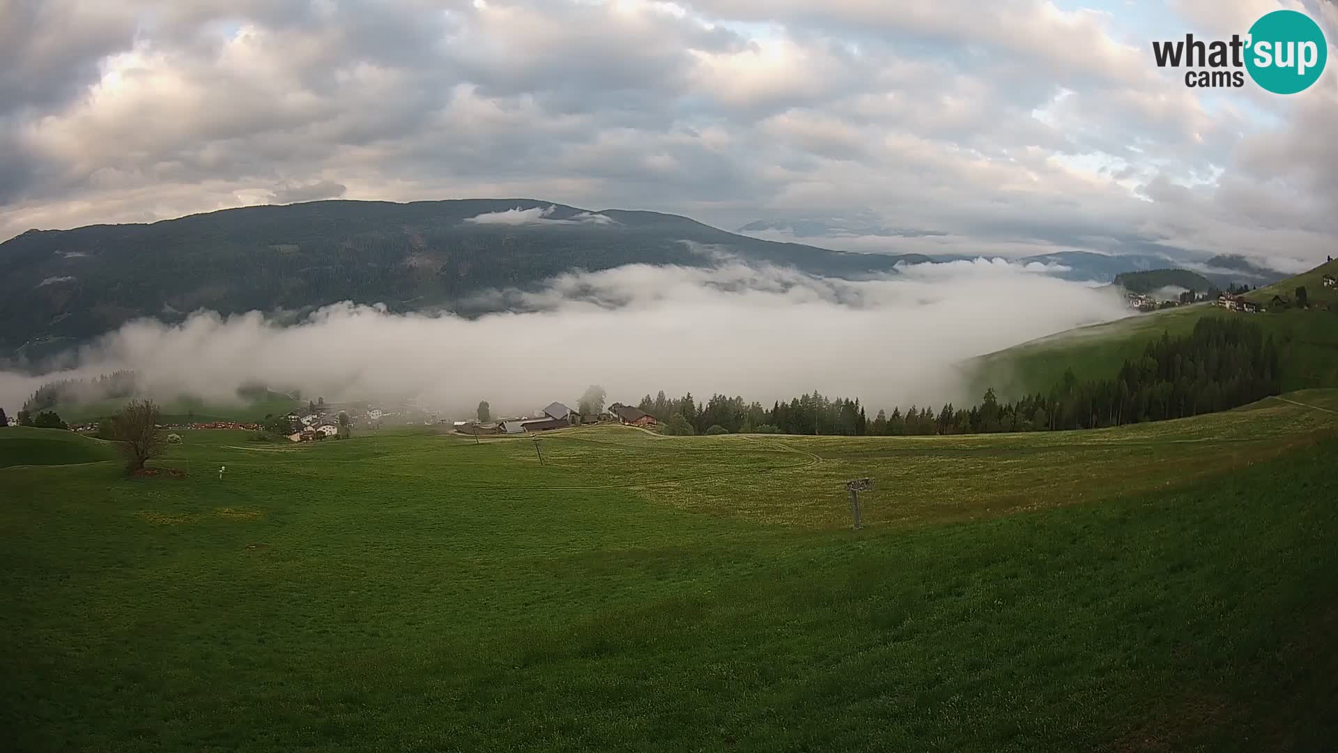 Spletna kamera Terenten (1210m) – Pogled v živo na dolino Pusteria