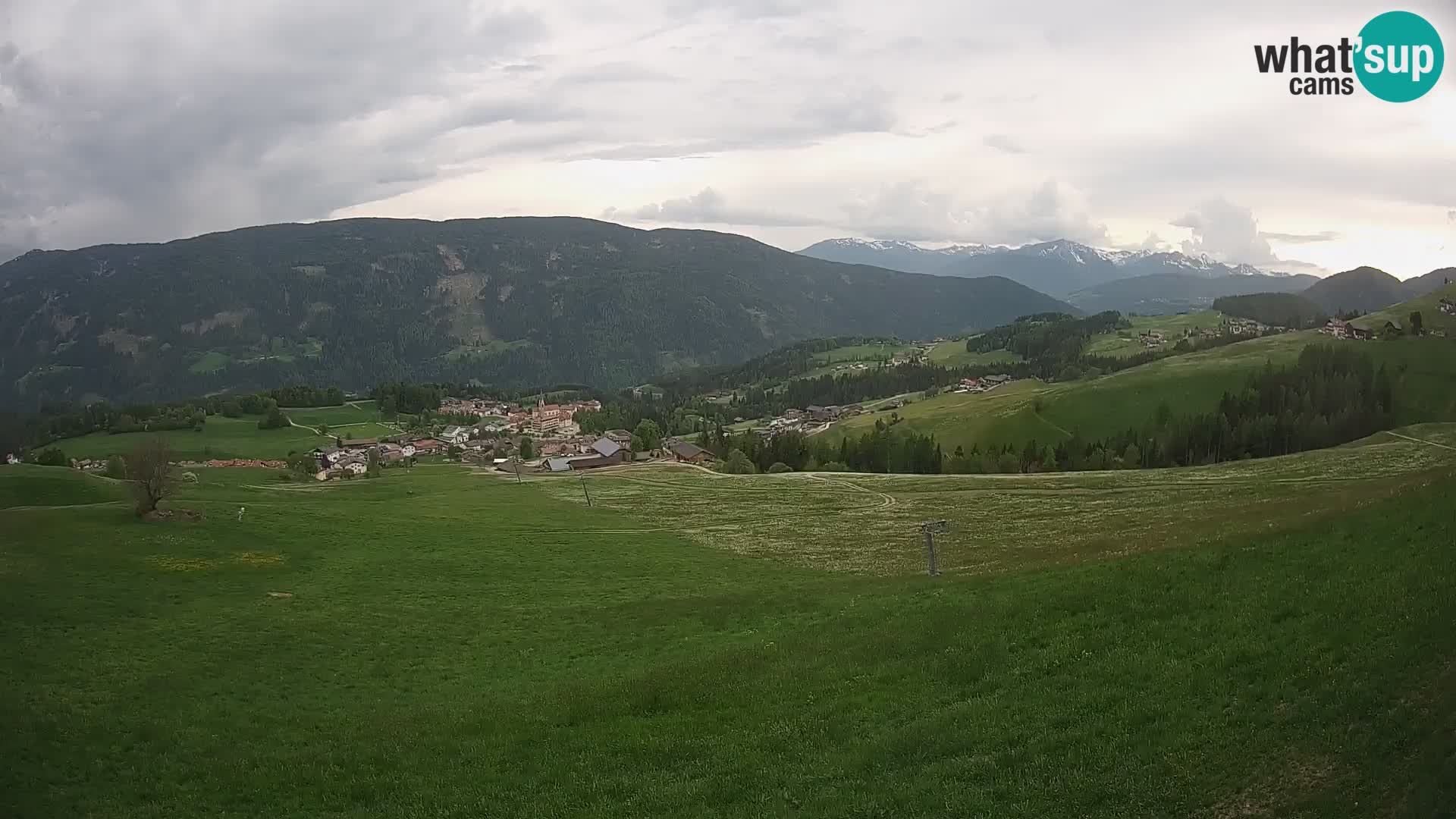 Spletna kamera Terenten (1210m) – Pogled v živo na dolino Pusteria
