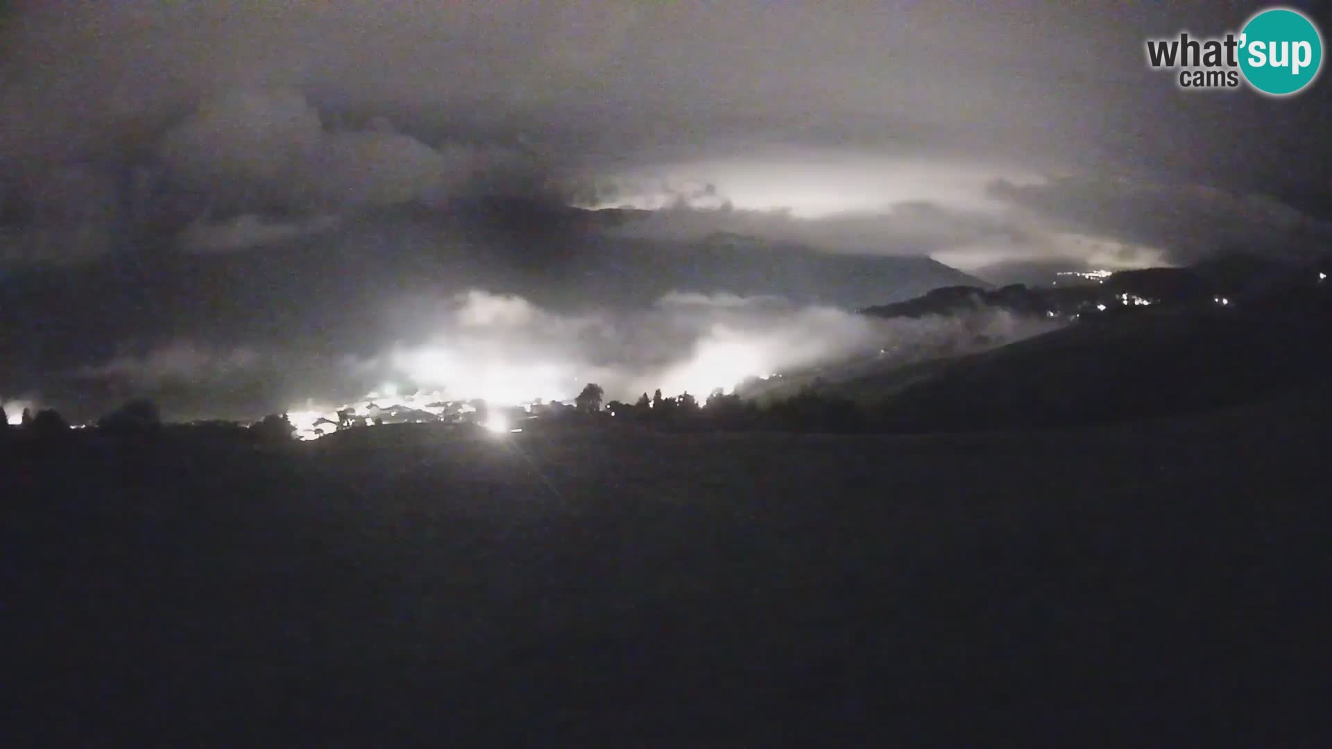 Spletna kamera Terenten (1210m) – Pogled v živo na dolino Pusteria