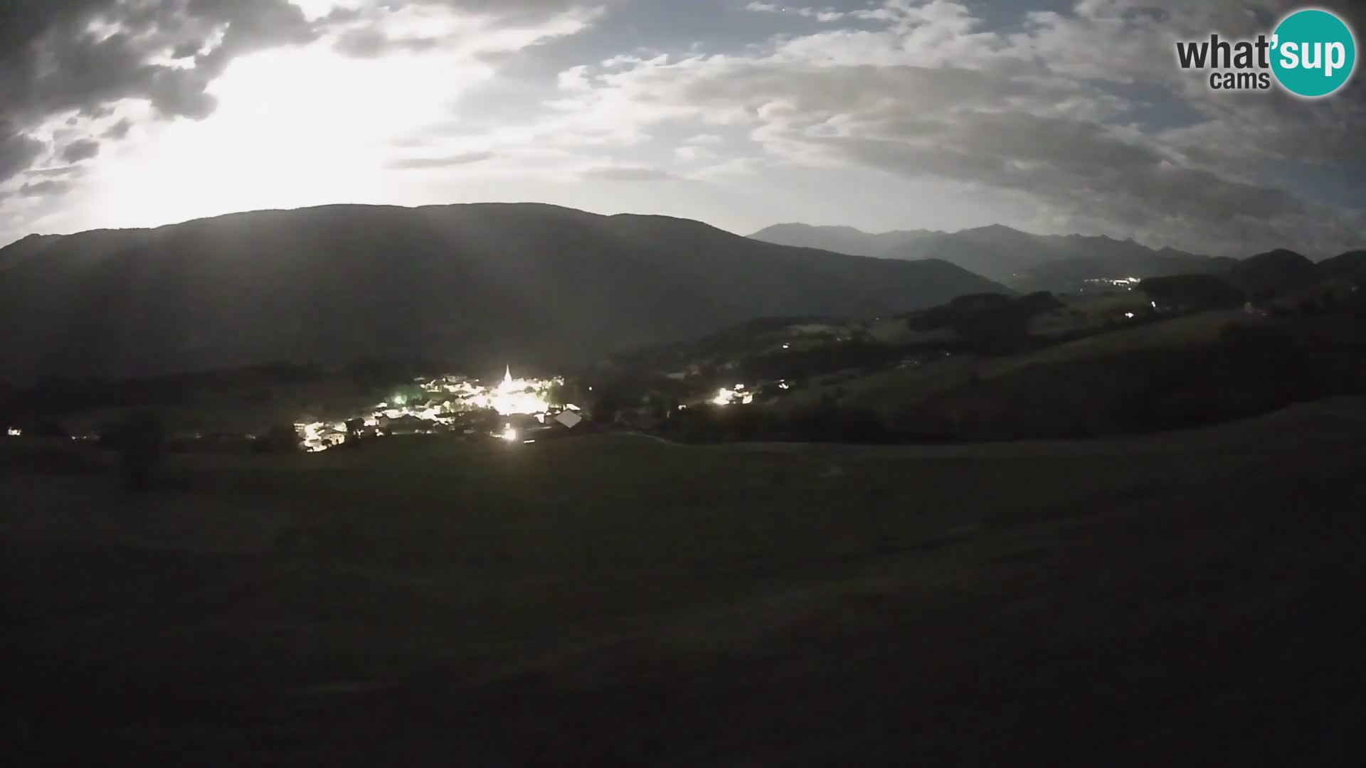 Spletna kamera Terenten (1210m) – Pogled v živo na dolino Pusteria