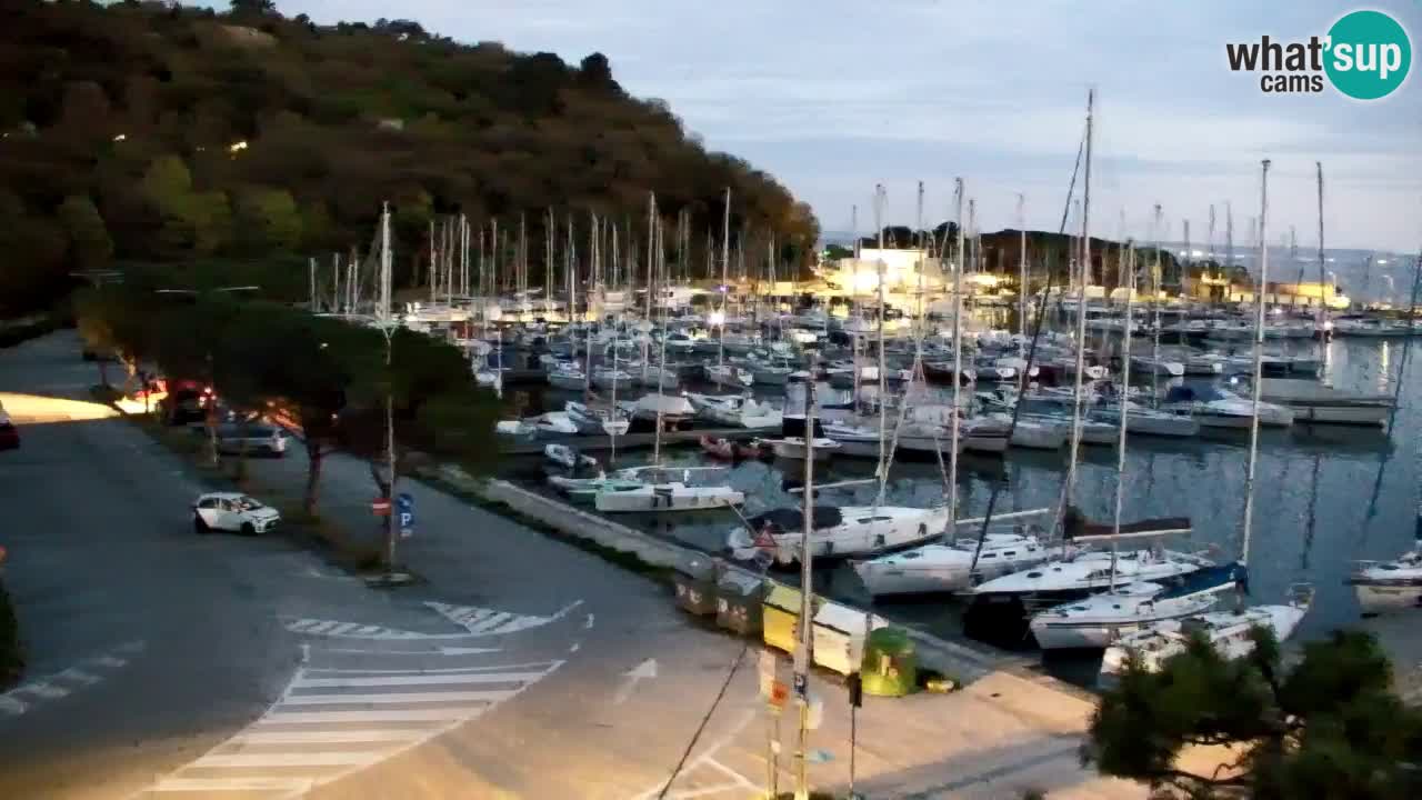 Spletna kamera Sesljan (Sistiana) – Pogled na marino in zaliv