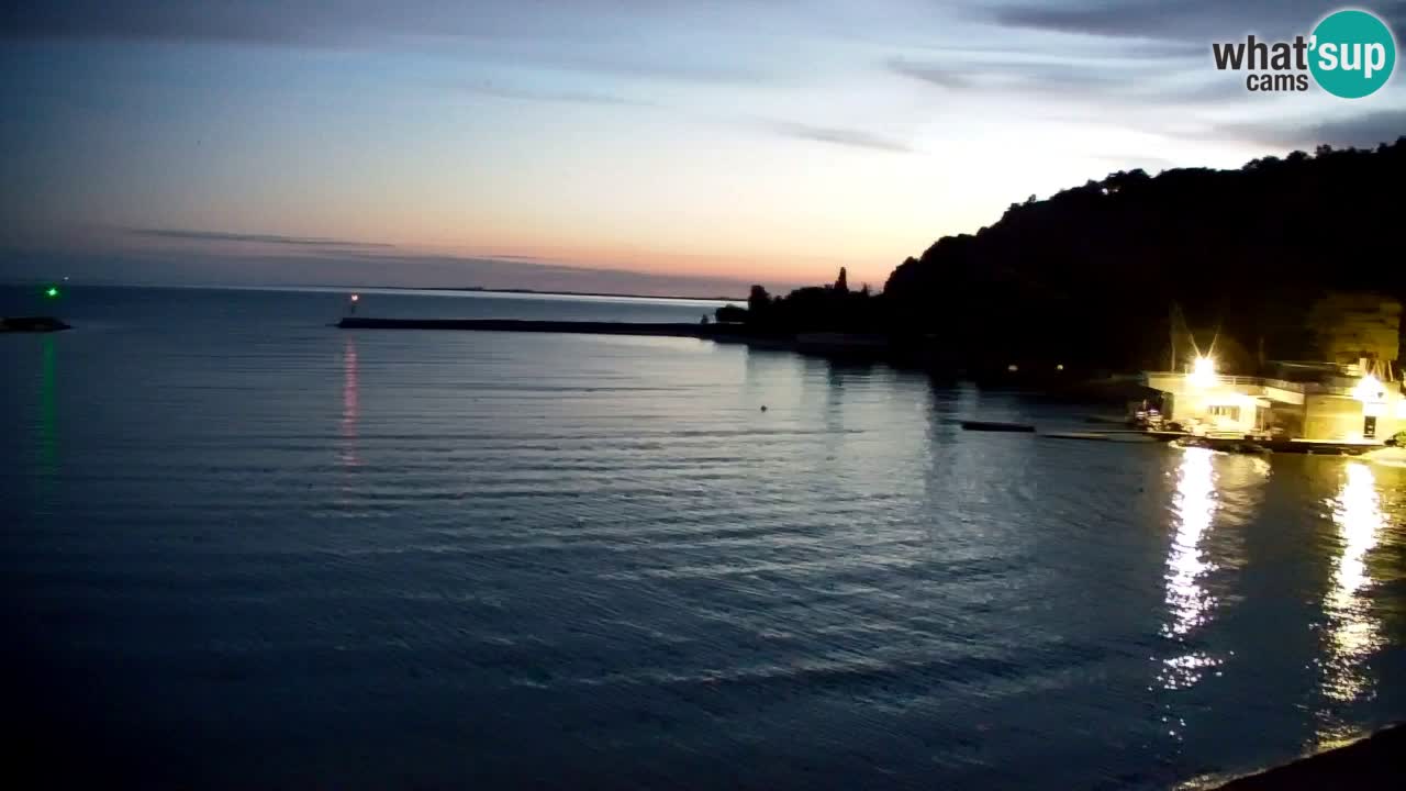 Spletna kamera Sesljan (Sistiana) – Pogled na marino in zaliv
