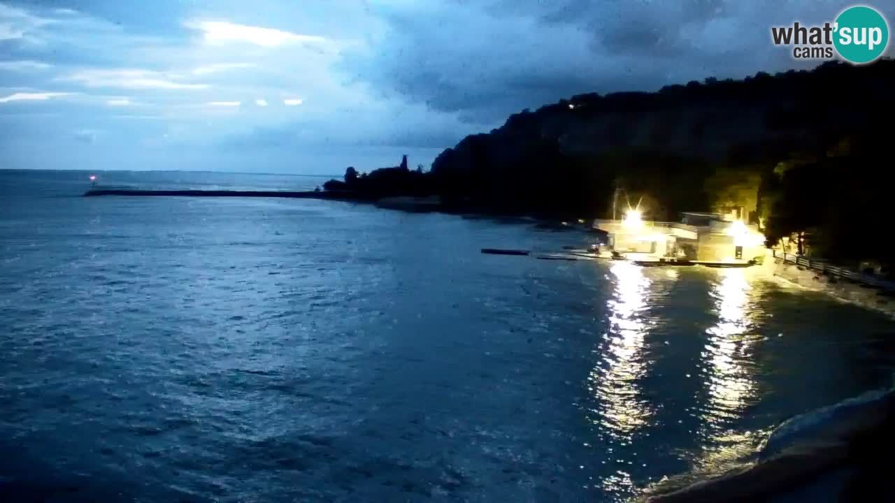 Spletna kamera Sesljan (Sistiana) – Pogled na marino in zaliv