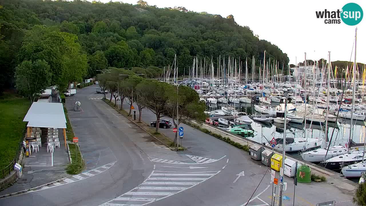 Spletna kamera Sesljan (Sistiana) – Pogled na marino in zaliv