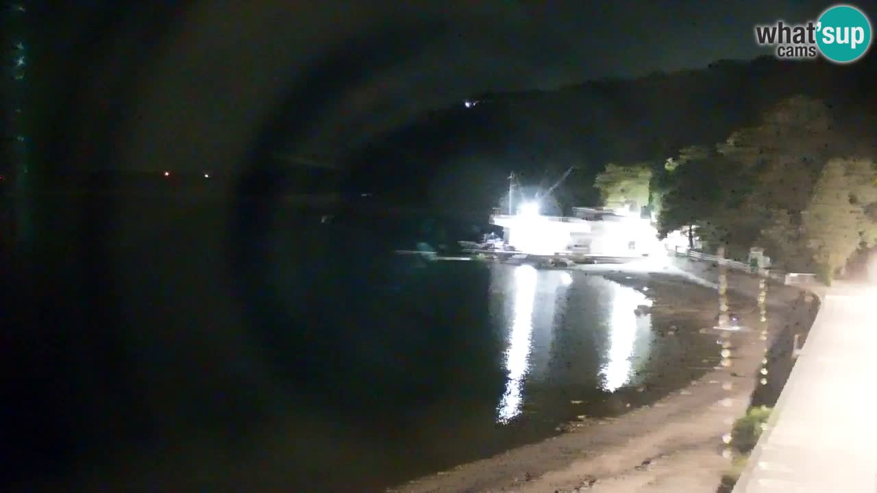 Spletna kamera Sesljanski zaliv – Pogled v živo na marino in zaliv